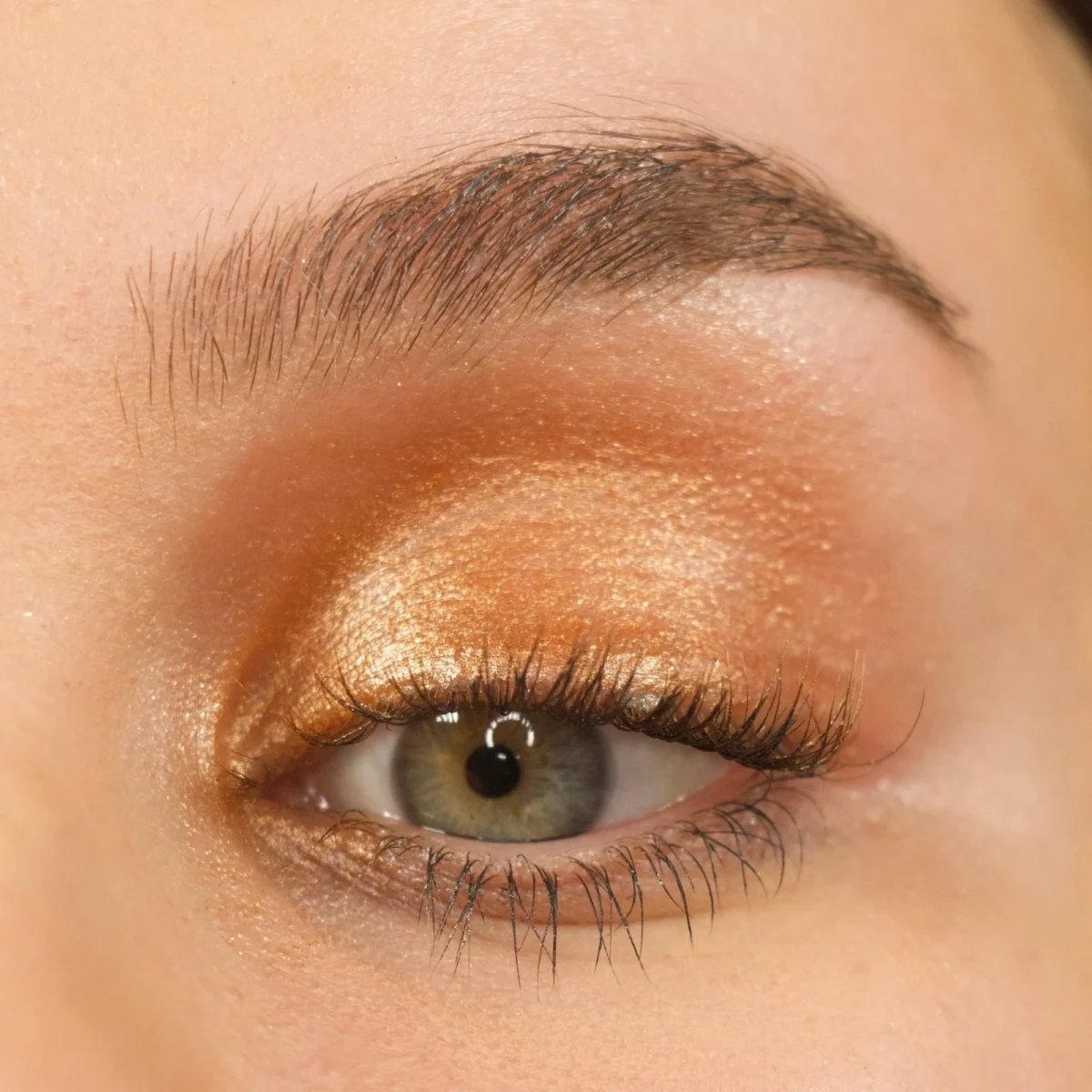 Makeup Revolution Lustre wand Eyeshadow Stick Gold Flare